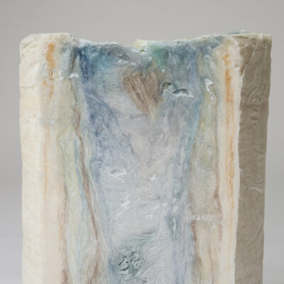 物質的轉譯與再生：ISSEY MIYAKE 2026 米蘭設計週「紙木」計畫，探尋工業殘餘中的工藝價值